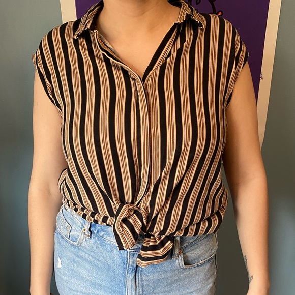 Sleeve less Blouse - Picture 2 of 8